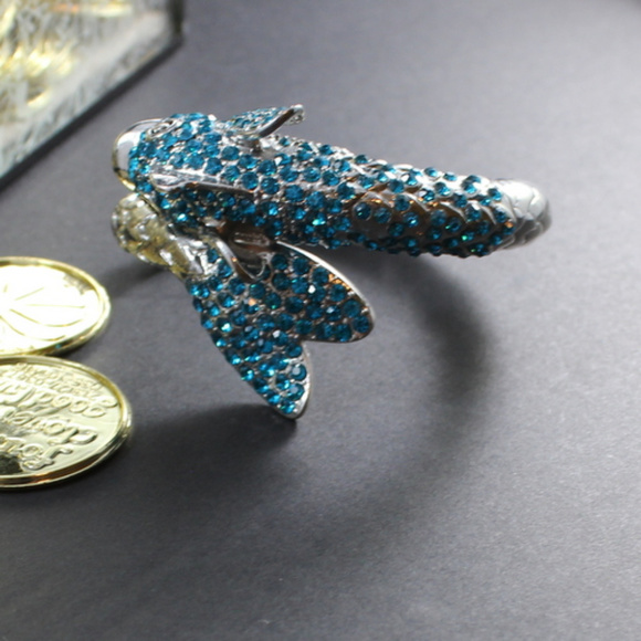 Blue Koi Silver Tone Fish Clamper Bracelet - Picture 2 of 5